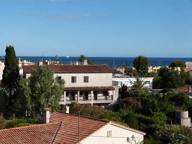 Appartement Grand Climatisé, Piscine, 5mn, Parking Gratuit Vallauris